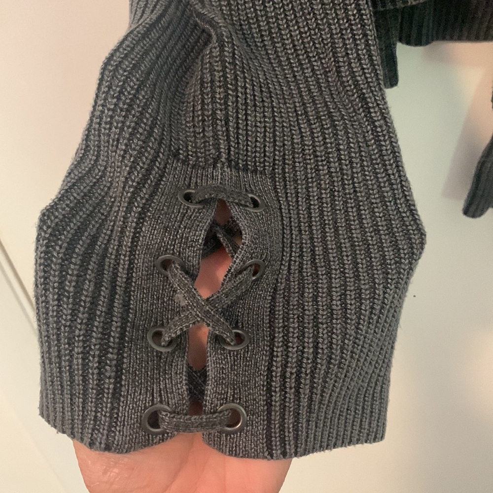 Cold shoulder bell sleeve sweater - Picture 3 of 5
